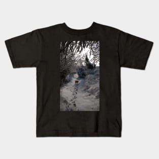 SNOW IN WELL LANE WINTER SCENE Kids T-Shirt